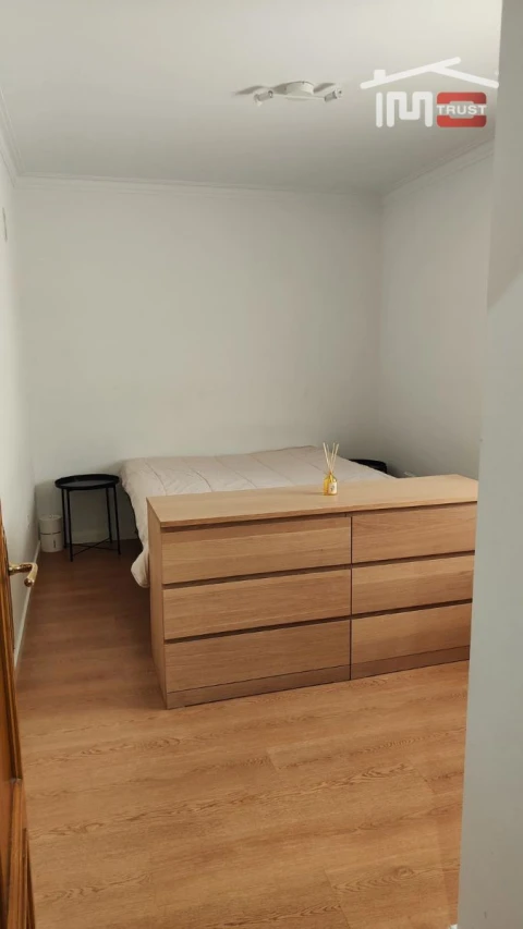Apartamento T2 para Arrendamento em Atalaia e Alto Estanqueiro-Jardia