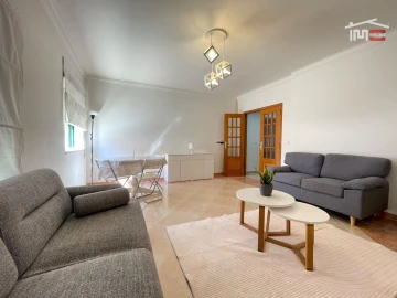 Apartamento T2 para Arrendamento em Atalaia e Alto Estanqueiro-Jardia
