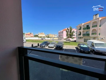 Apartamento T2 para Arrendamento em Atalaia e Alto Estanqueiro-Jardia