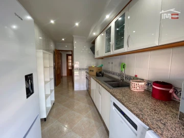 Apartamento T2 para Arrendamento em Atalaia e Alto Estanqueiro-Jardia