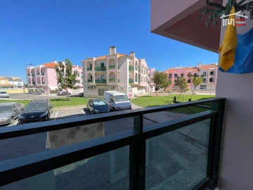 Apartamento T2 para Arrendamento em Atalaia e Alto Estanqueiro-Jardia