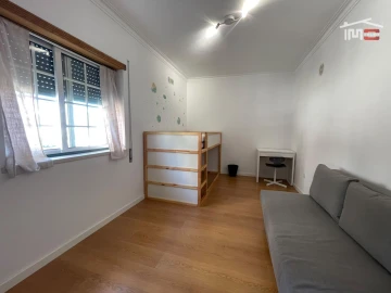 Apartamento T2 para Arrendamento em Atalaia e Alto Estanqueiro-Jardia