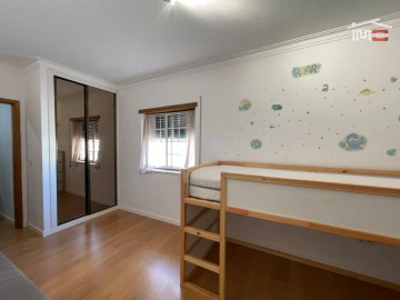 Apartamento T2 para Arrendamento em Atalaia e Alto Estanqueiro-Jardia