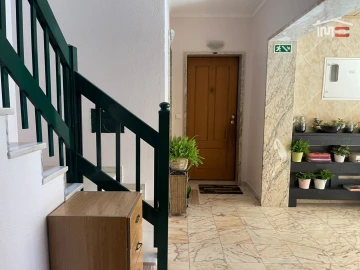 Apartamento T2 para Arrendamento em Atalaia e Alto Estanqueiro-Jardia