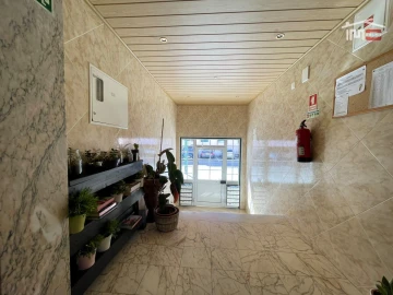 Apartamento T2 para Arrendamento em Atalaia e Alto Estanqueiro-Jardia