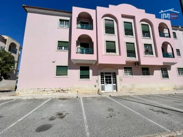 Apartamento T2 para Arrendamento em Atalaia e Alto Estanqueiro-Jardia