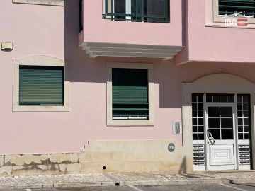 Apartamento T2 para Arrendamento em Atalaia e Alto Estanqueiro-Jardia