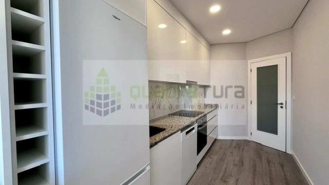 Apartamento T2 para Venda em Cedofeita, Santo Ildefonso, Sé, Miragaia, São Nicolau e Vitória Foto 2