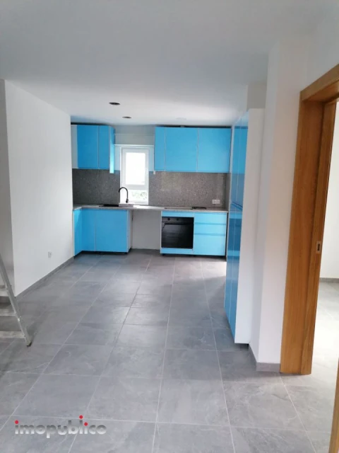 Apartamento T2 para Arrendamento em Torre e Portela