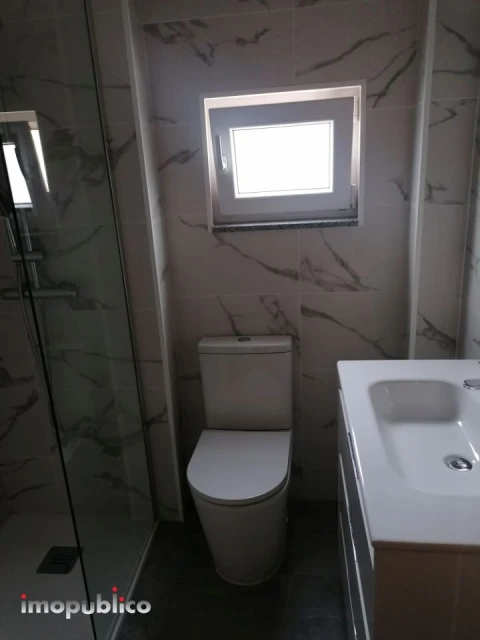 Apartamento T2 para Arrendamento em Torre e Portela