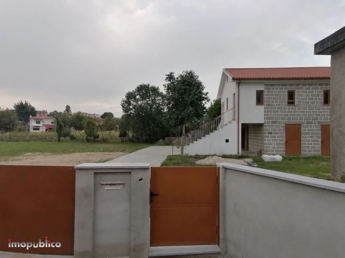 Apartamento T2 para Arrendamento em Torre e Portela Foto 10