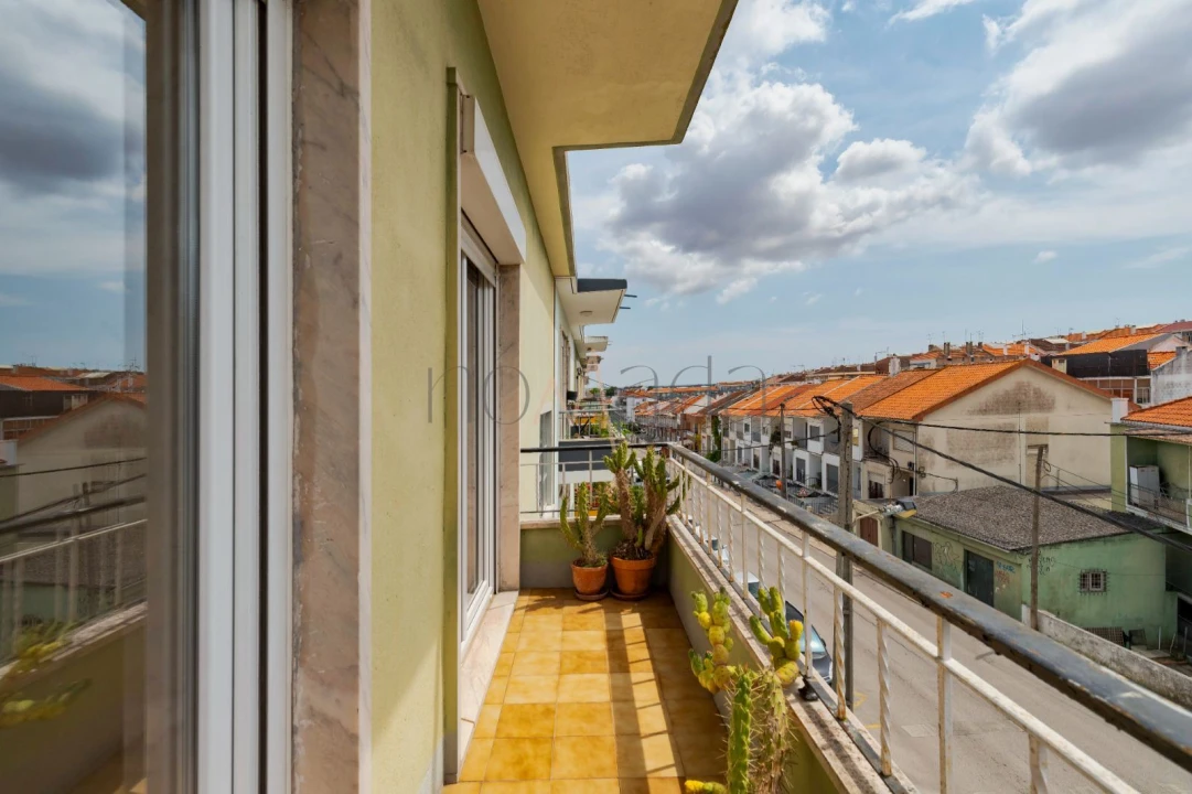 Apartamento T3 para Arrendamento em Laranjeiro e Feijó Foto 20