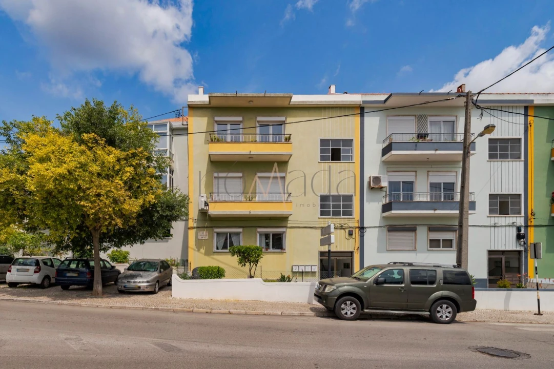 Apartamento T3 para Arrendamento em Laranjeiro e Feijó Foto 23