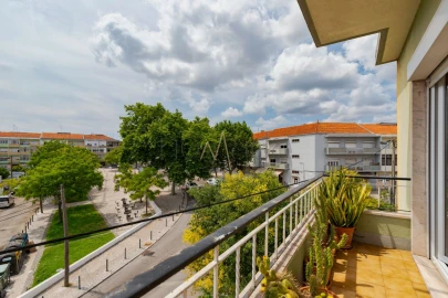 Apartamento T3 para Arrendamento em Laranjeiro e Feijó