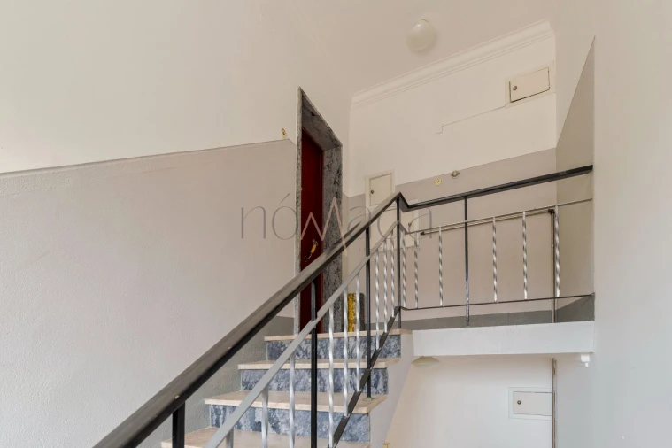 Apartamento T3 para Arrendamento em Laranjeiro e Feijó Foto 22