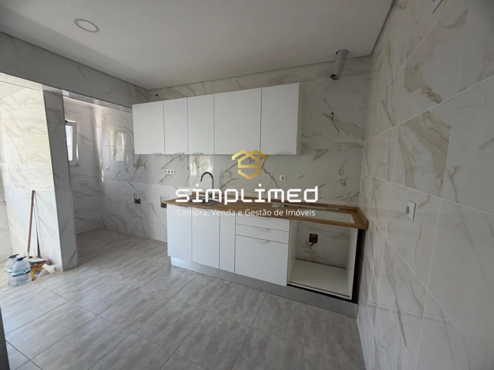 Apartamento T2 para Venda em Barreiro e Lavradio Foto 3