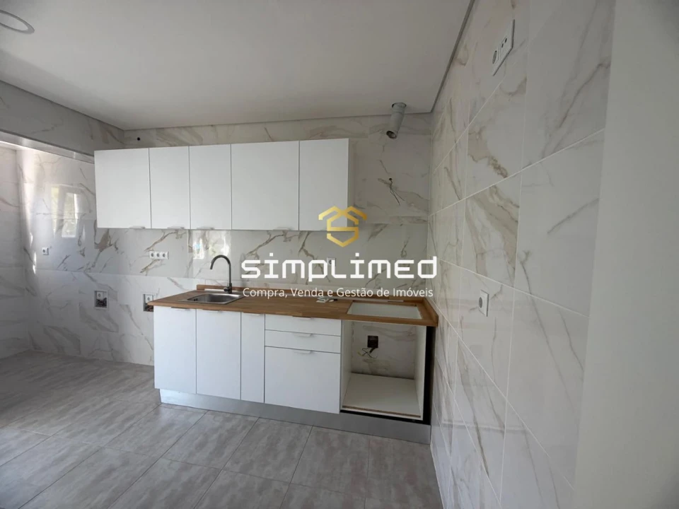 Apartamento T2 para Venda em Barreiro e Lavradio Foto 2