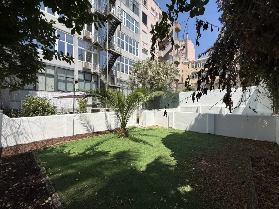 Apartamento T3 para Venda em Areeiro Foto 2