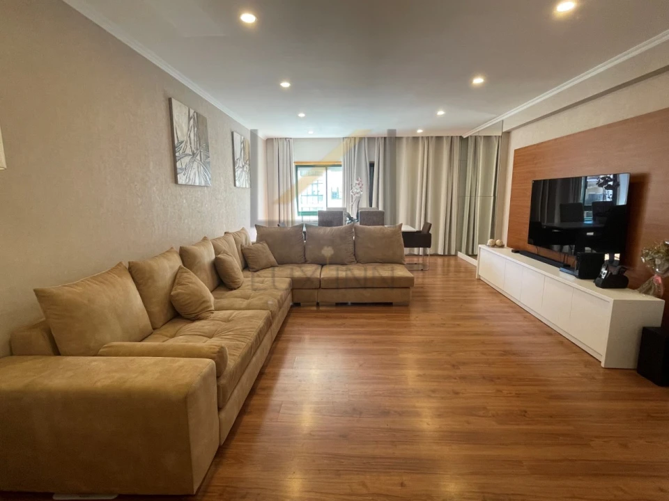 Apartamento T3 para Venda em Queluz e Belas Foto 1