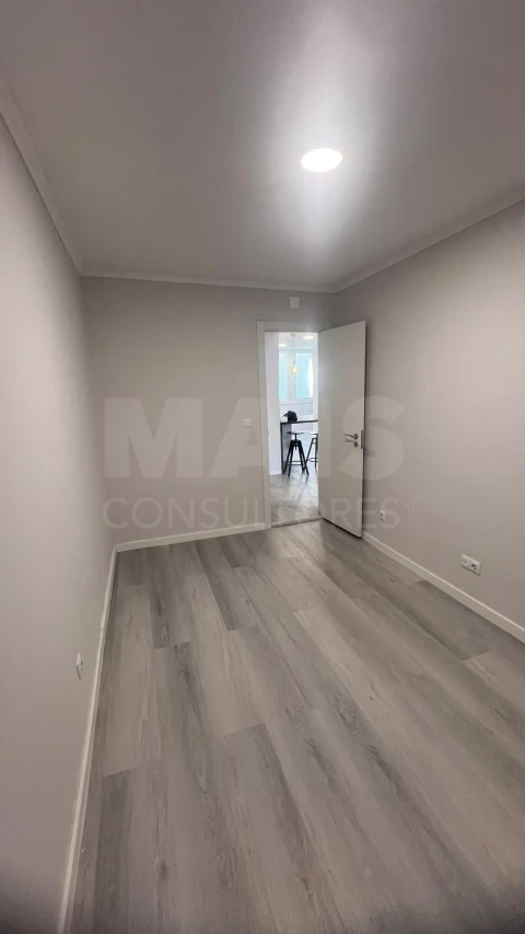 Apartamento T2 para Venda em Benfica