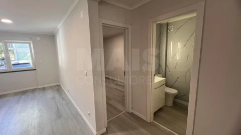 Apartamento T2 para Venda em Benfica