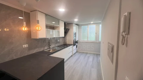 Apartamento T2 para Venda em Benfica