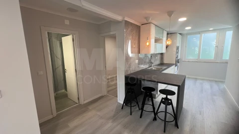 Apartamento T2 para Venda em Benfica