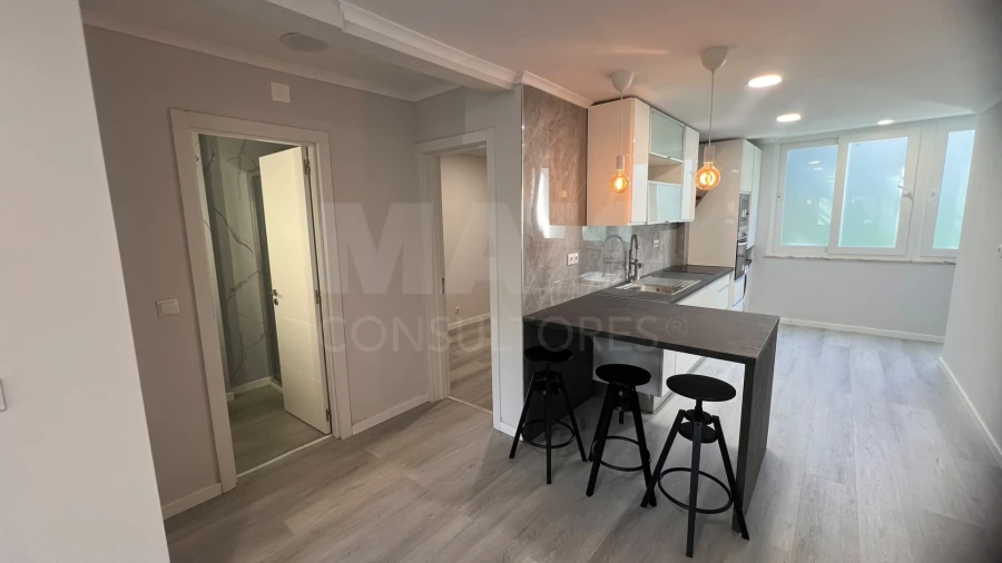 Apartamento T2 para Venda em Benfica Foto 2