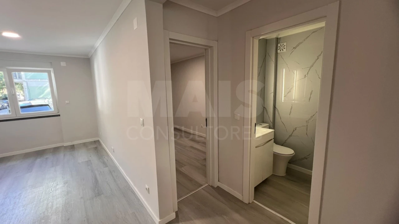 Apartamento T2 para Venda em Benfica Foto 9