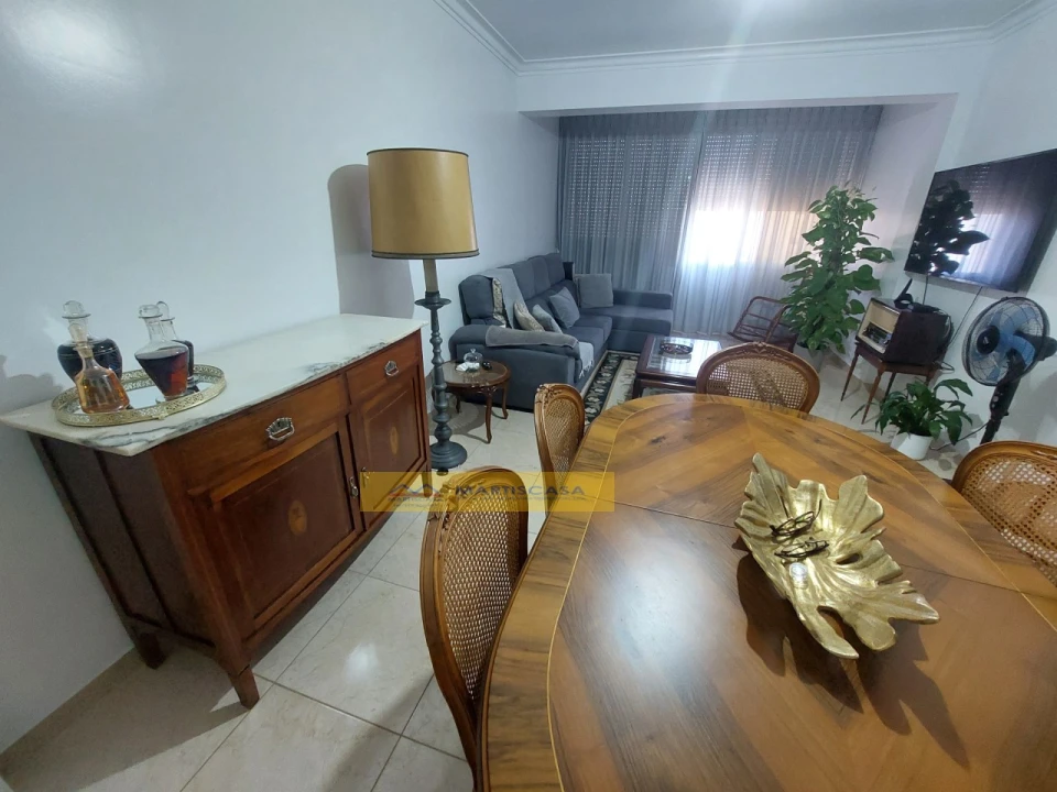 Apartamento T2 para Venda em Carcavelos e Parede Foto 8
