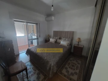 Apartamento T2 para Venda em Carcavelos e Parede