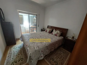 Apartamento T2 para Venda em Carcavelos e Parede
