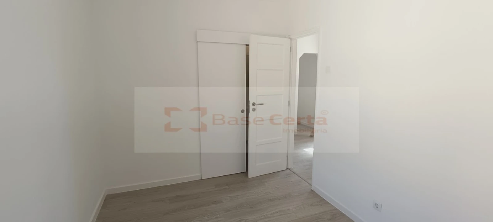 Apartamento T1 para Venda em São Vicente Foto 12