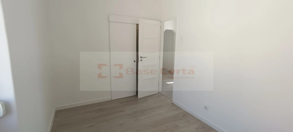 Apartamento T1 para Venda em São Vicente Foto 8