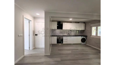 Apartamento T3 para Venda em Laranjeiro e Feijó