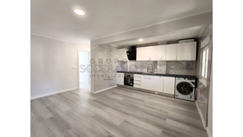 Apartamento T3 para Venda em Laranjeiro e Feijó