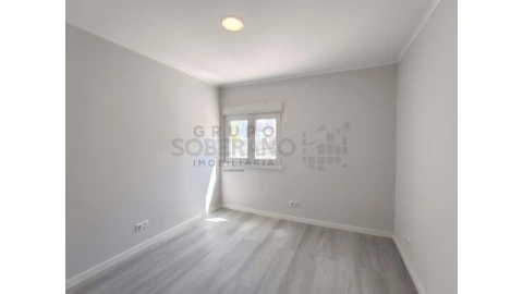 Apartamento T3 para Venda em Laranjeiro e Feijó