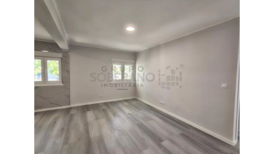 Apartamento T3 para Venda em Laranjeiro e Feijó Foto 4