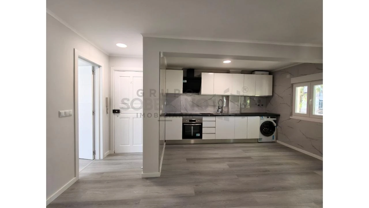 Apartamento T3 para Venda em Laranjeiro e Feijó Foto 1