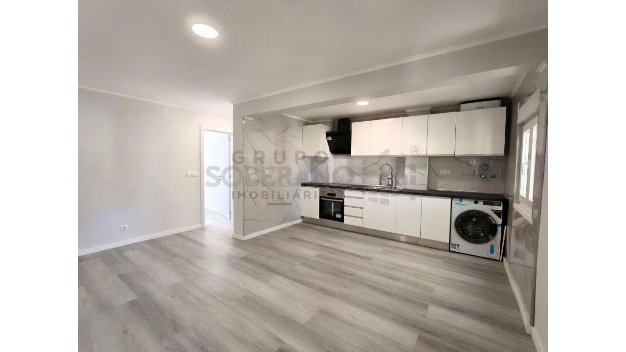 Apartamento T3 para Venda em Laranjeiro e Feijó Foto 2