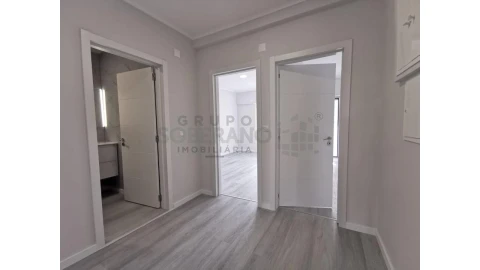 Apartamento T2 para Venda em Oeiras e São Julião da Barra, Paço de Arcos e Caxias