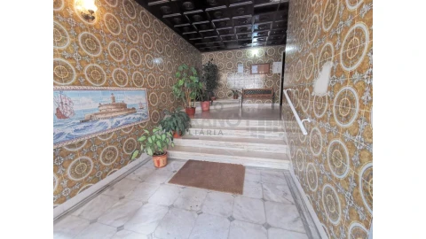 Apartamento T2 para Venda em Oeiras e São Julião da Barra, Paço de Arcos e Caxias