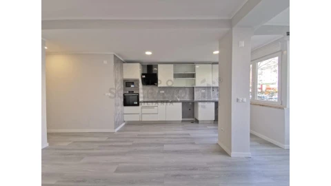Apartamento T2 para Venda em Oeiras e São Julião da Barra, Paço de Arcos e Caxias