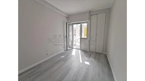 Apartamento T2 para Venda em Oeiras e São Julião da Barra, Paço de Arcos e Caxias