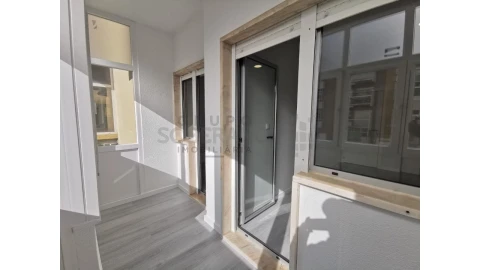 Apartamento T2 para Venda em Oeiras e São Julião da Barra, Paço de Arcos e Caxias