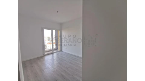 Apartamento T2 para Venda em Corroios