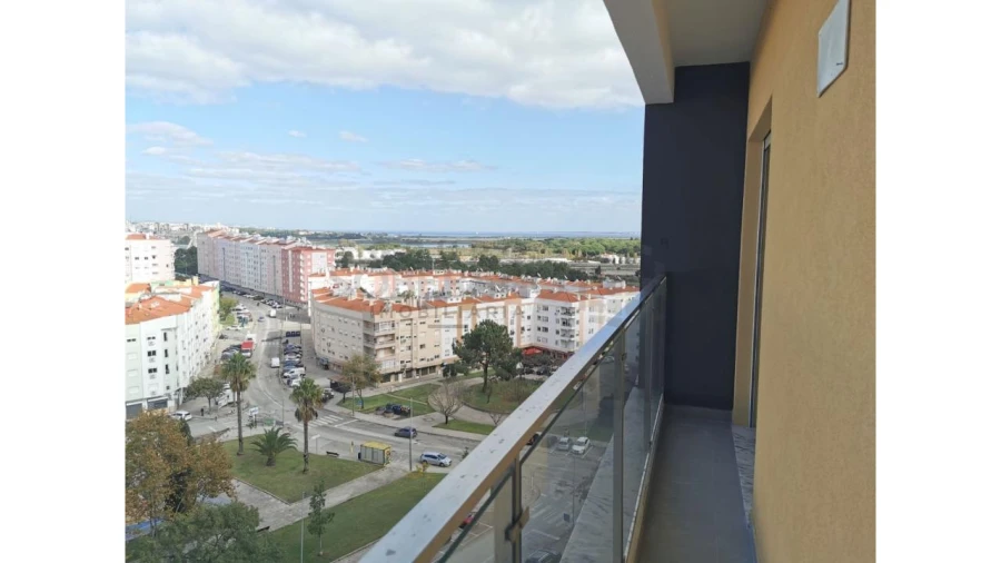 Apartamento T2 para Venda em Corroios Foto 21