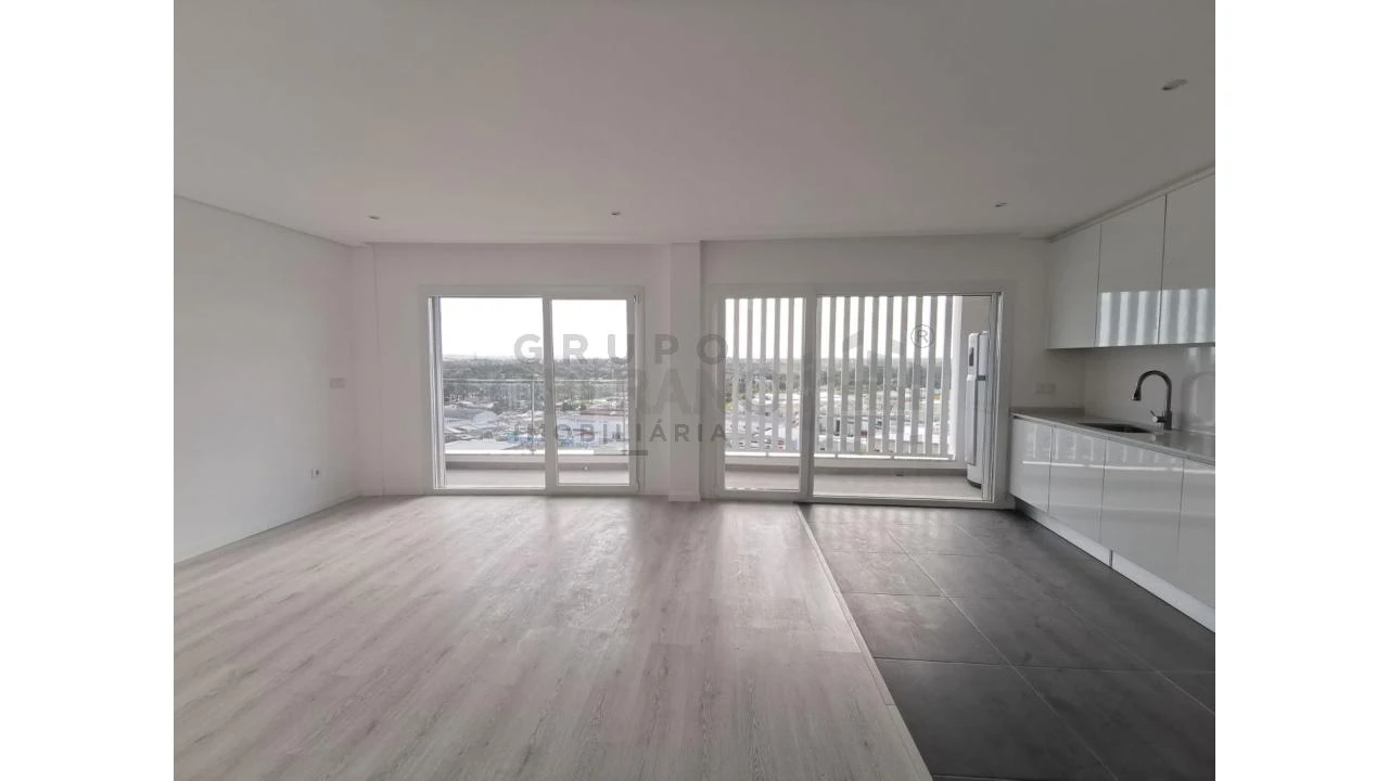 Apartamento T2 para Venda em Corroios Foto 9