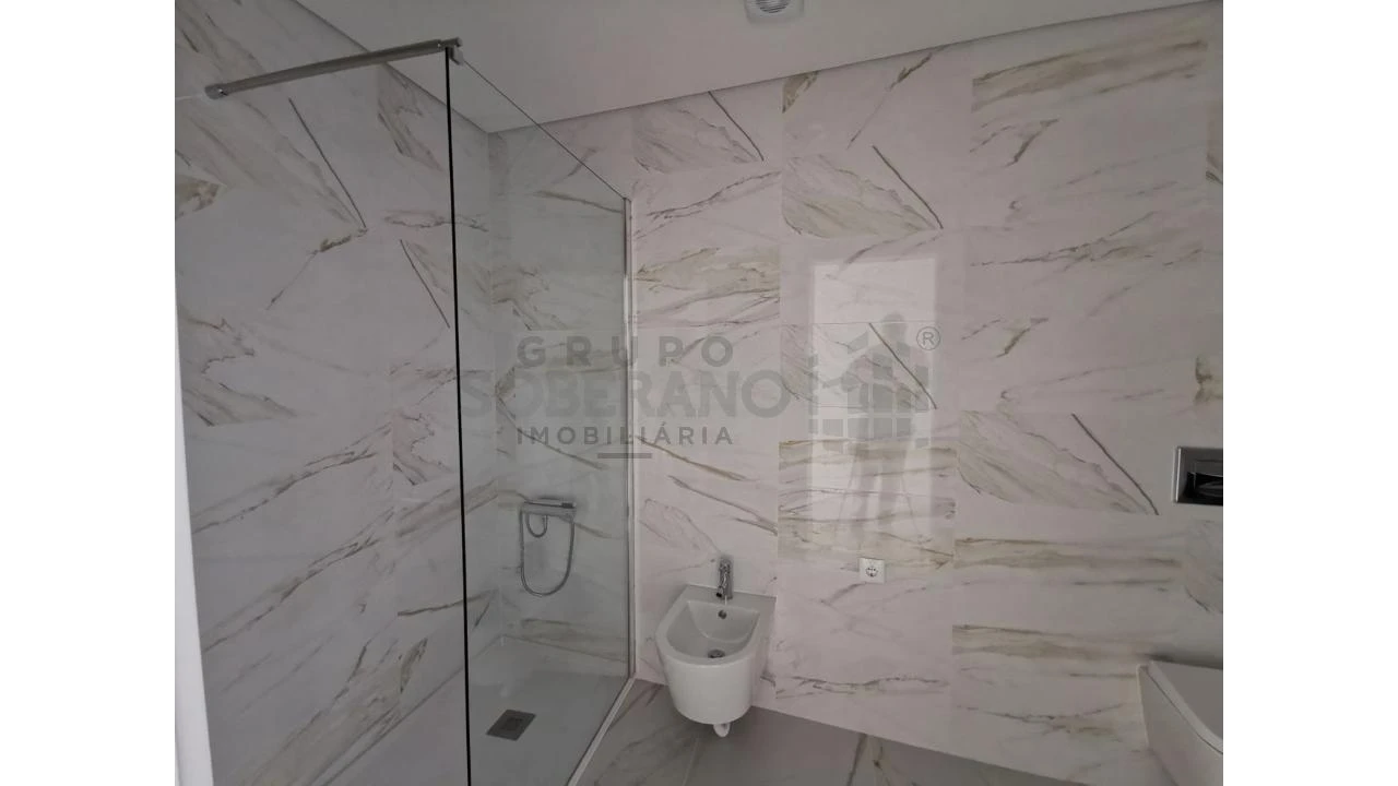Apartamento T2 para Venda em Corroios Foto 12
