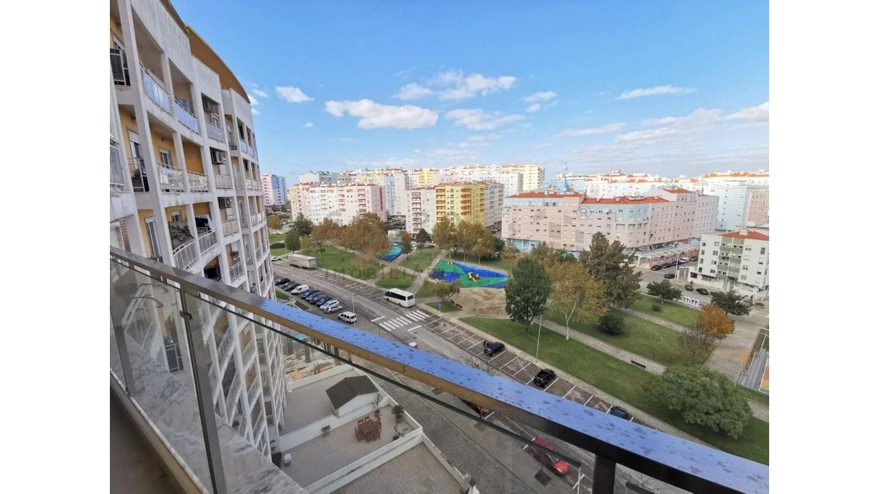 Apartamento T2 para Venda em Corroios Foto 18